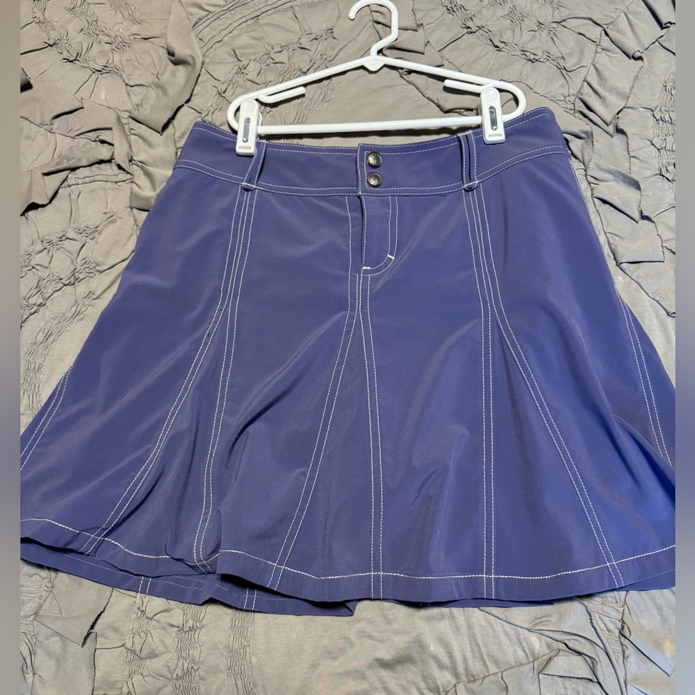Athleta skirt with shorts underneath, size 4. Measures 16-1/2 inches long.